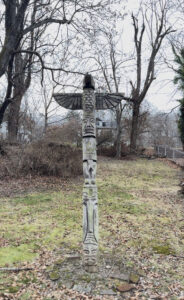 Hinton WV airbnb totem pole outside in yard