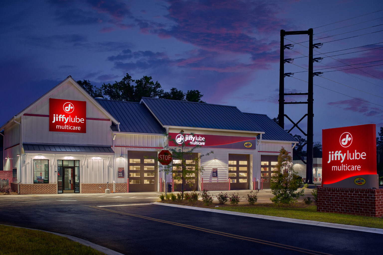 15-minute service, no appointment—and yes, you can stay in your car.