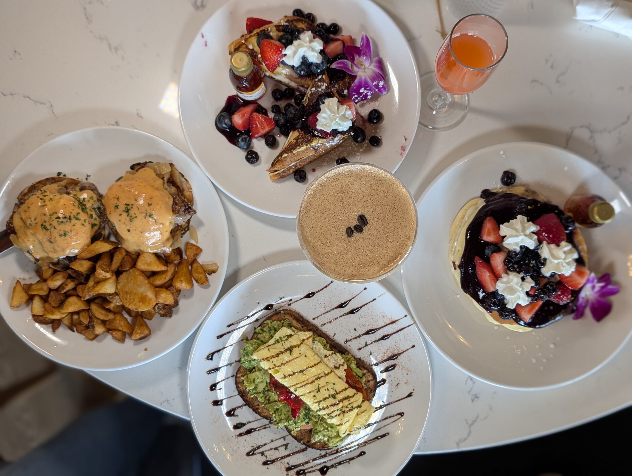 A cozy-chic spot where breakfast meets high design, and pancakes get the five-star treatment