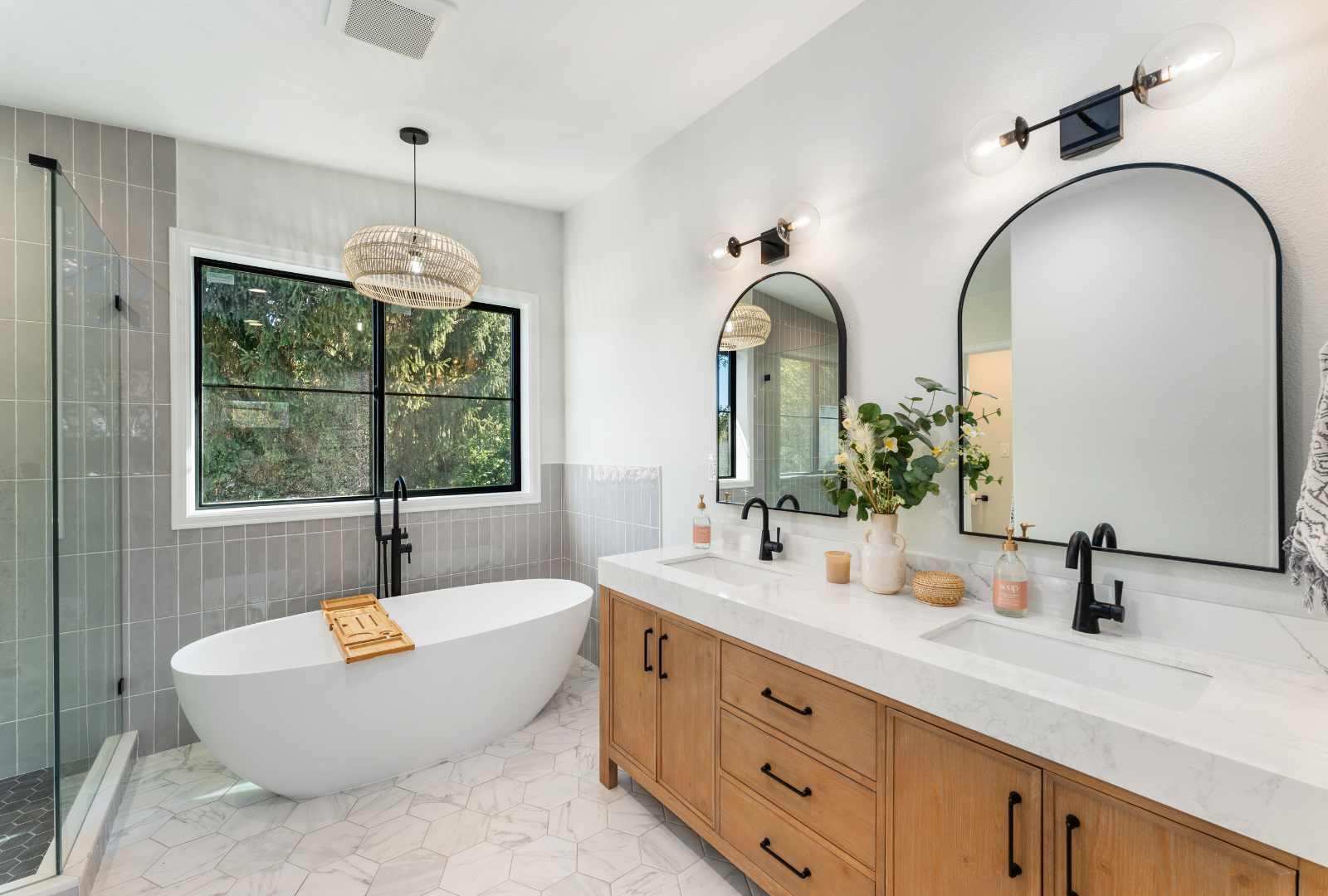665da7cbff3aa88286517ae7_Edmonds DIY Bathroom Gets a Modern Makeover_AFTER (4)